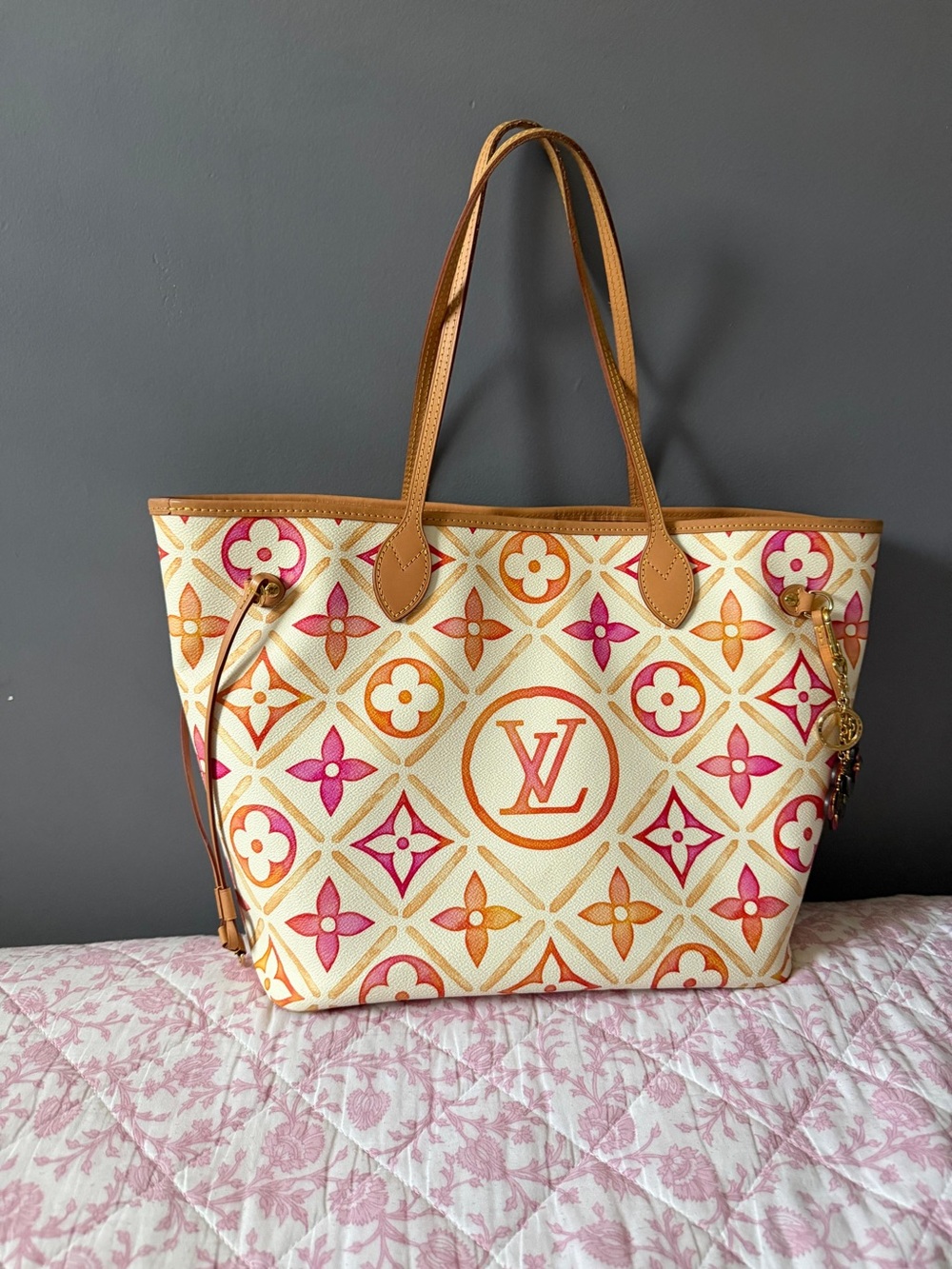LOUIS VUITTON
Neverfull MM Watercolor Monogram Tiles Canvas Shoulder Bag Coral - Picture 6 of 6